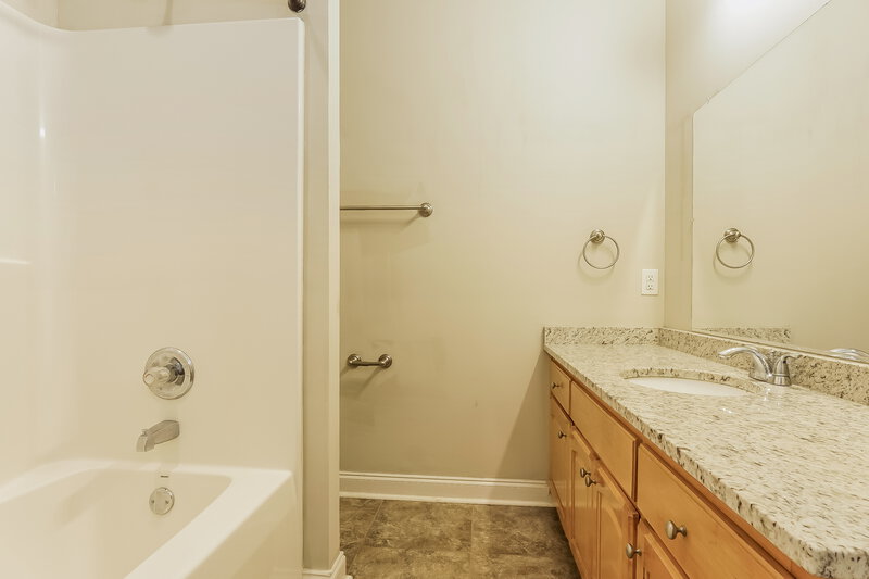1,340/Mo, 425 Levine Rd Odenville, AL 35120 Main Bathroom View