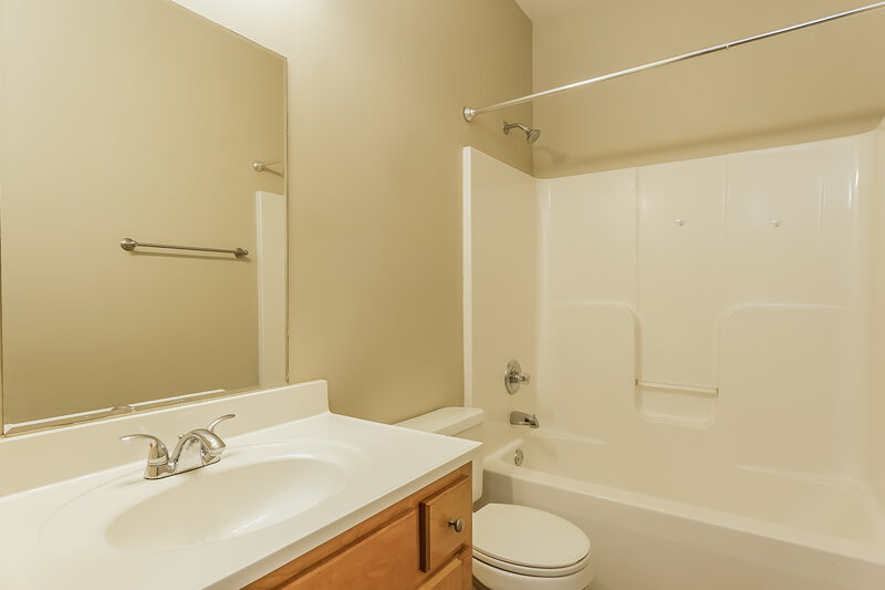 1,340/Mo, 425 Levine Rd Odenville, AL 35120 Bathroom View