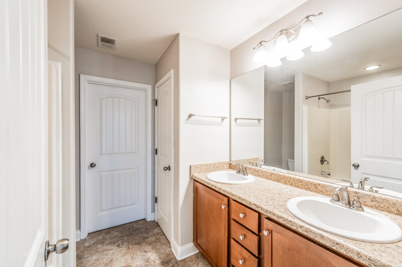 1,500/Mo, 45 Clover St Odenville, AL 35120 Main Bathroom View