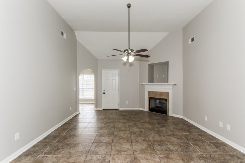 1,600/Mo, 113 Ashby St Calera, AL 35040 Living Room View