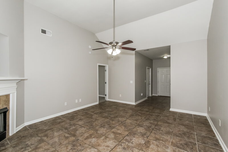 1,600/Mo, 113 Ashby St Calera, AL 35040 Living Room View 2