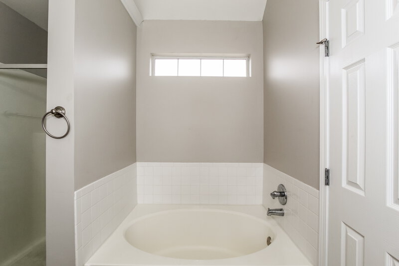 1,600/Mo, 113 Ashby St Calera, AL 35040 Bathroom View