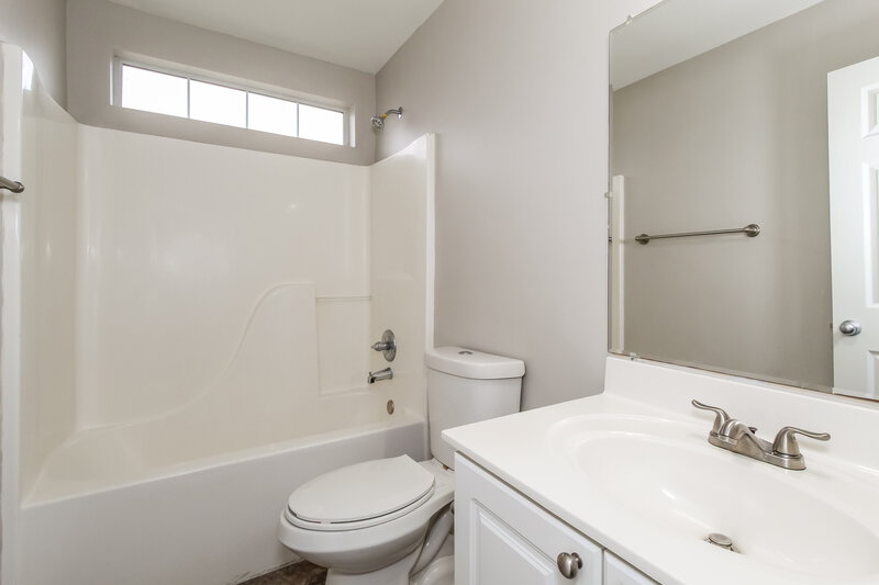 1,600/Mo, 113 Ashby St Calera, AL 35040 Bathroom View 2