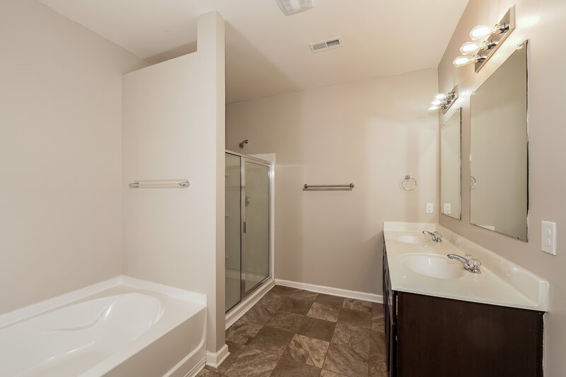 1,930/Mo, 7063 Glenwood Ln Moody, AL 35004 Main Bathroom View