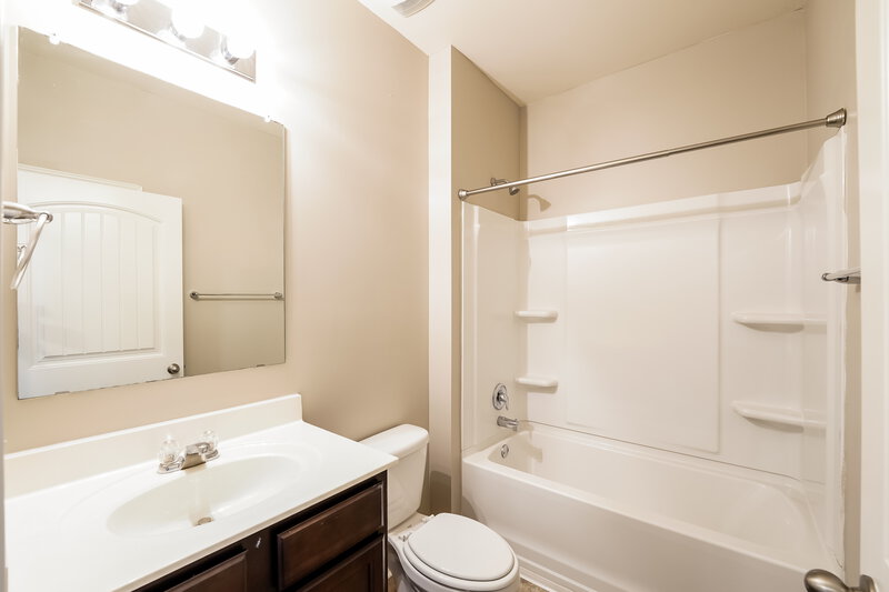 1,930/Mo, 7063 Glenwood Ln Moody, AL 35004 Bathroom View