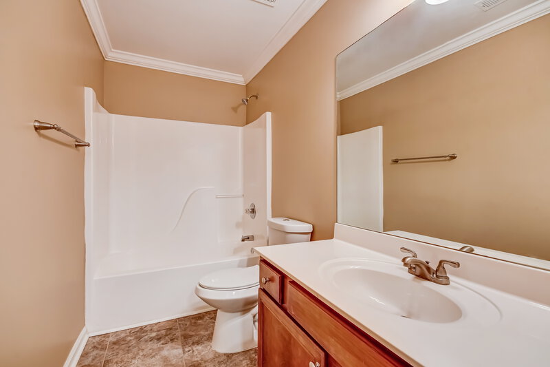 2,270/Mo, 111 Springdale Dr Gardendale, AL 35071 Bathroom View