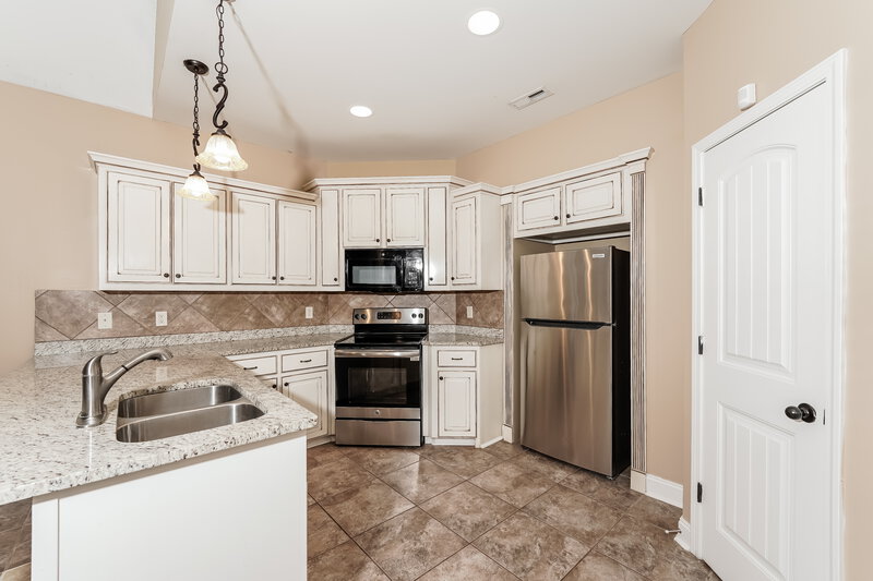 1,655/Mo, 2071 Kerry Circle Calera, AL 35040 Kitchen View