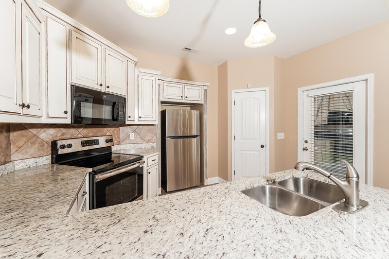 1,655/Mo, 2071 Kerry Circle Calera, AL 35040 Kitchen View 2
