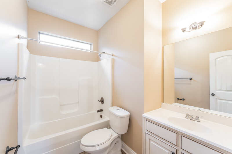 1,655/Mo, 2071 Kerry Circle Calera, AL 35040 Bathroom View