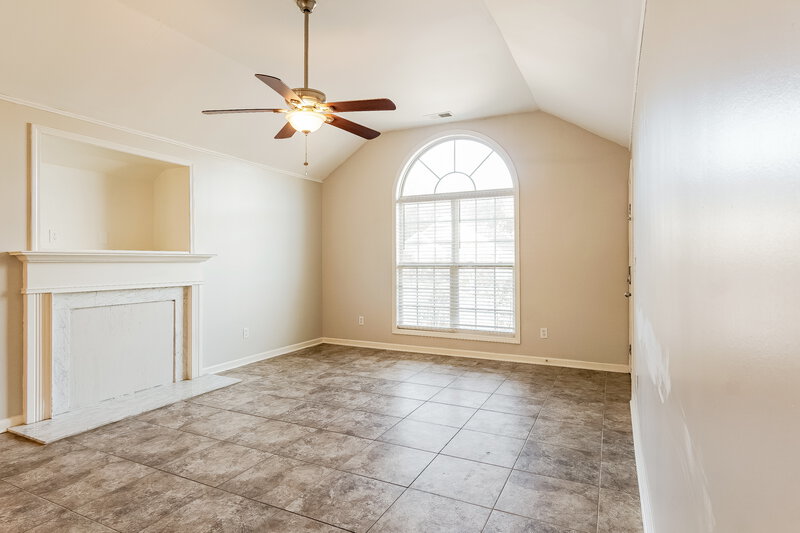 1,480/Mo, 210 Village Dr Calera, AL 35040 Living Room View 2