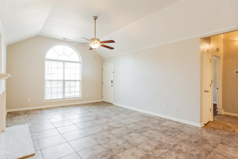 1,480/Mo, 210 Village Dr Calera, AL 35040 Living Room View 3
