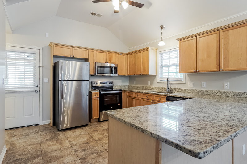 1,480/Mo, 210 Village Dr Calera, AL 35040 Kitchen View