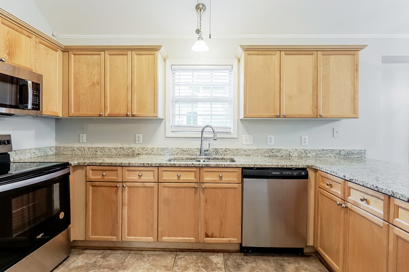 1,480/Mo, 210 Village Dr Calera, AL 35040 Kitchen View 2