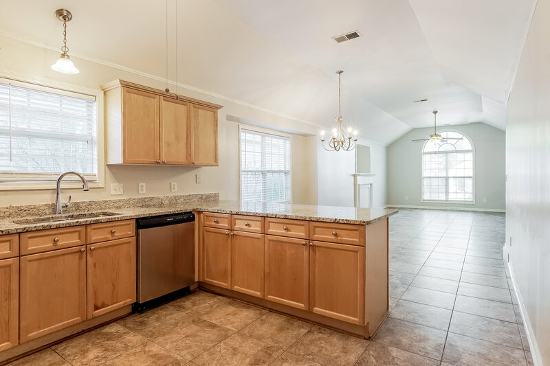 1,480/Mo, 210 Village Dr Calera, AL 35040 Kitchen View 3