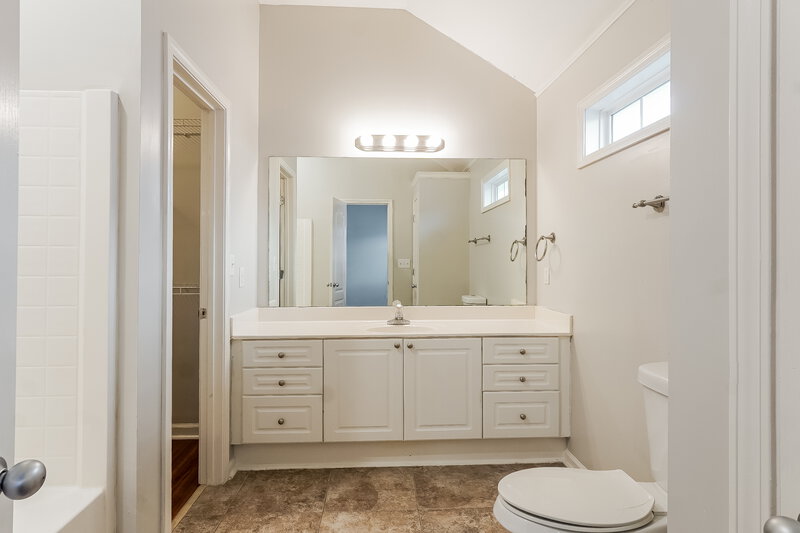 1,480/Mo, 210 Village Dr Calera, AL 35040 Main Bathroom View