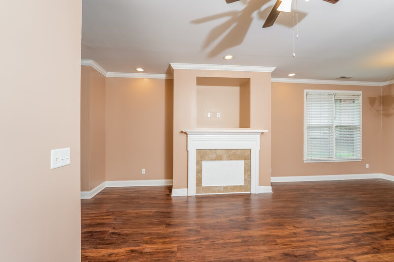 3,350/Mo, 5707 Park Side Rd Birmingham, AL 35244 Living Room View 3