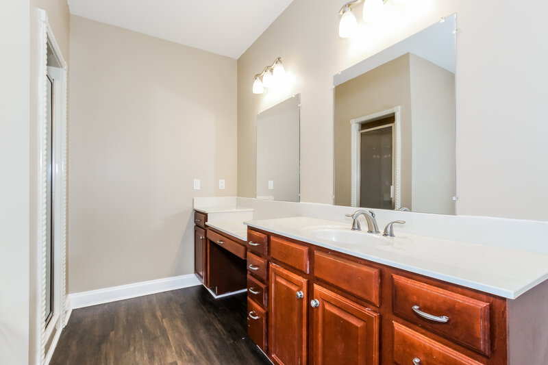 2,030/Mo, 5707 Park Side Rd Birmingham, AL 35244 Main Bathroom View 2