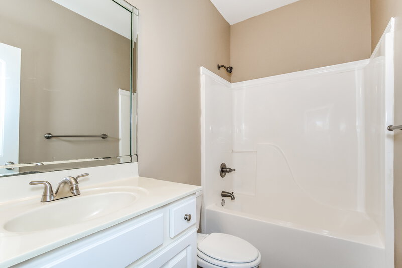 2,030/Mo, 5707 Park Side Rd Birmingham, AL 35244 Bathroom View