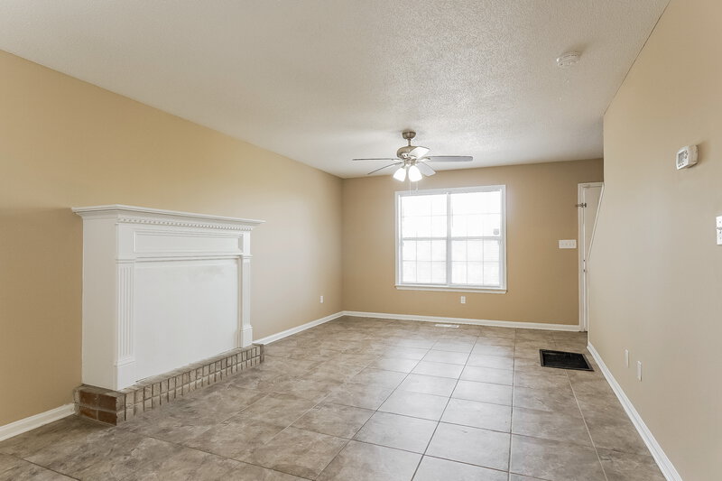 1,490/Mo, 927 Rich Rd Birmingham, AL 35215 Living Room View