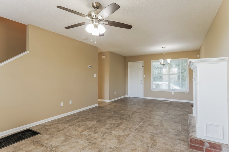 1,490/Mo, 927 Rich Rd Birmingham, AL 35215 Living Room View 2