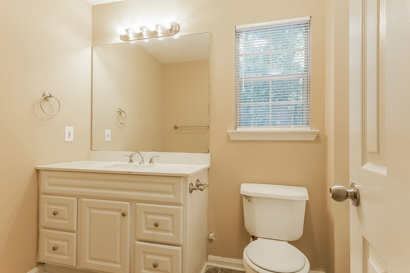 1,490/Mo, 927 Rich Rd Birmingham, AL 35215 Bathroom View