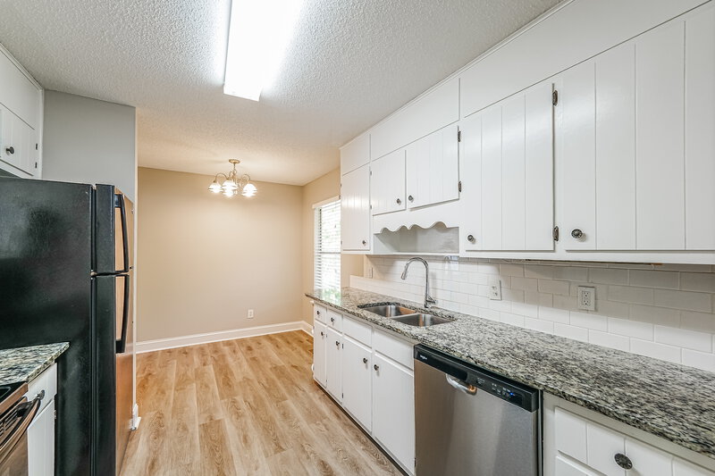 1,690/Mo, 2524 Daly Dr Birmingham, AL 35235 Kitchen View