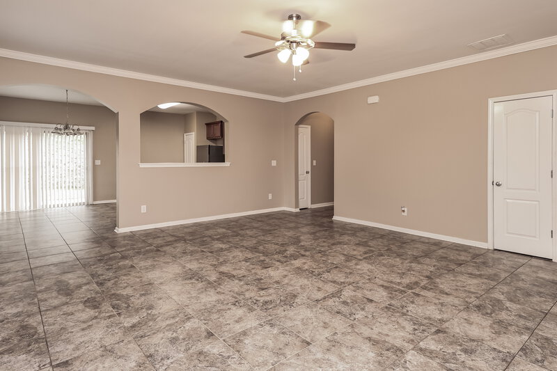 1,695/Mo, 6062 Kensington Way Calera, AL 35040 Living Room View