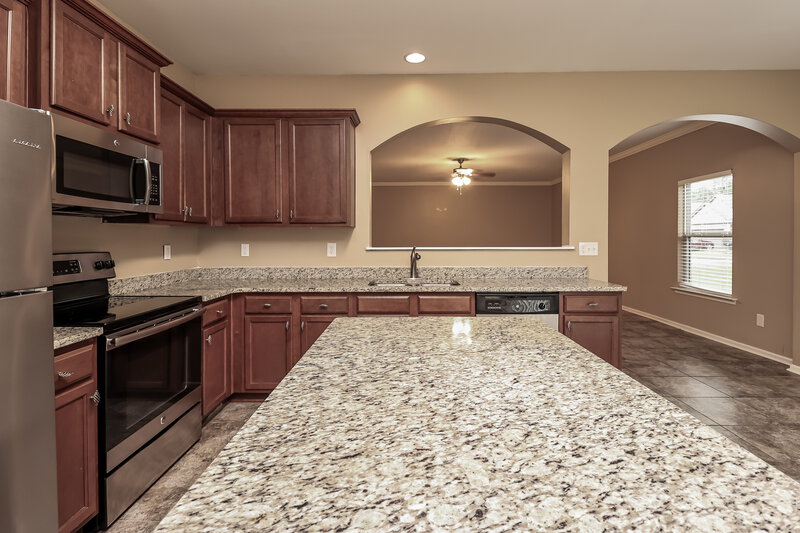1,695/Mo, 6062 Kensington Way Calera, AL 35040 Kitchen View 2