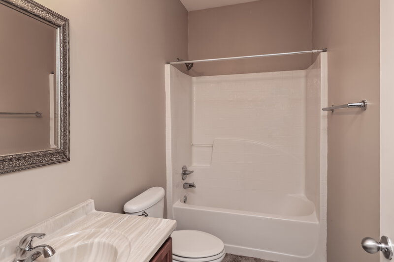 1,695/Mo, 6062 Kensington Way Calera, AL 35040 Bathroom View
