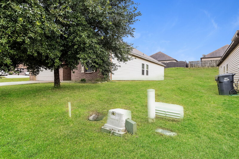 1,695/Mo, 6062 Kensington Way Calera, AL 35040 Rear View 3