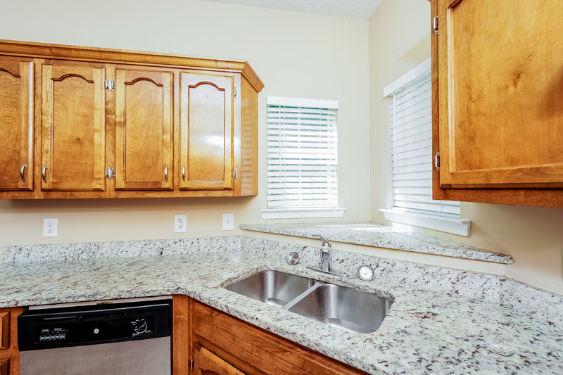 2,200/Mo, 5041 Pebble Ln Birmingham, AL 35235 Kitchen View 2