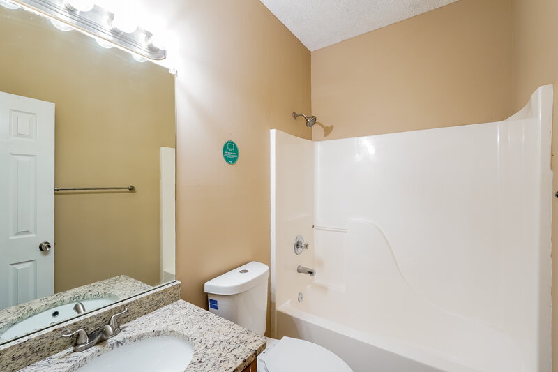 2,200/Mo, 5041 Pebble Ln Birmingham, AL 35235 Bathroom View