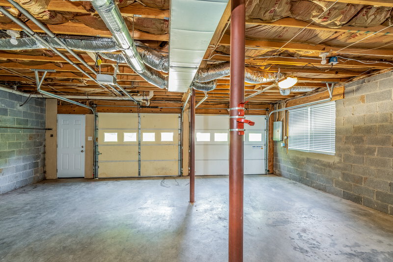 2,200/Mo, 5041 Pebble Ln Birmingham, AL 35235 Garage View