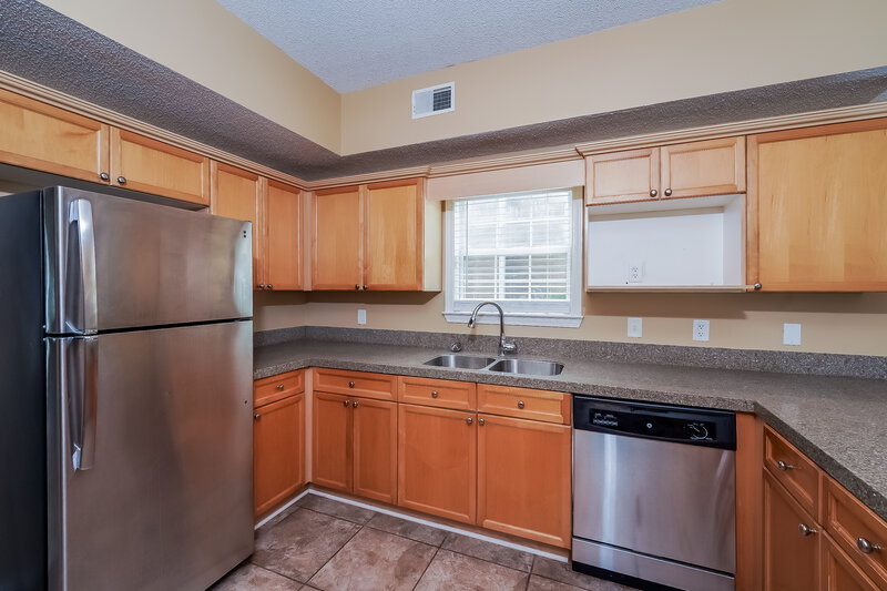 2,660/Mo, 5505 Leighaven Way Pinson, AL 35126 Kitchen View 2