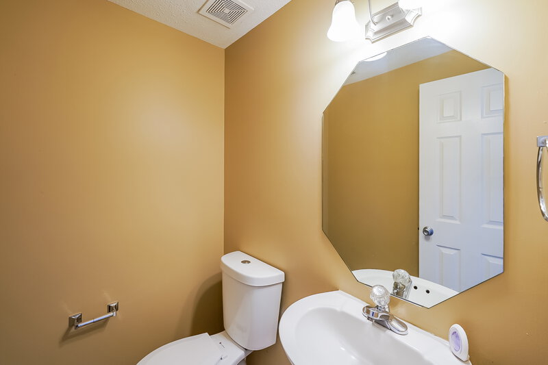 2,660/Mo, 5505 Leighaven Way Pinson, AL 35126 Bathroom View 2