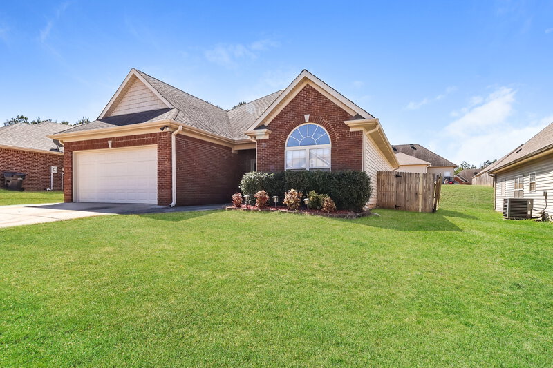 2,360/Mo, 2045 Highview Way Calera, AL 35040 Front View 2