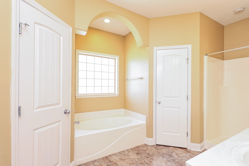 2,360/Mo, 2045 Highview Way Calera, AL 35040 Main Bathroom View