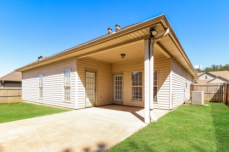 2,360/Mo, 2045 Highview Way Calera, AL 35040 Rear View
