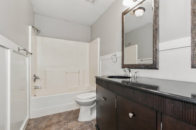 1,570/Mo, 141 Stonebriar Dr Calera, AL 35040 Primary Bathroom View