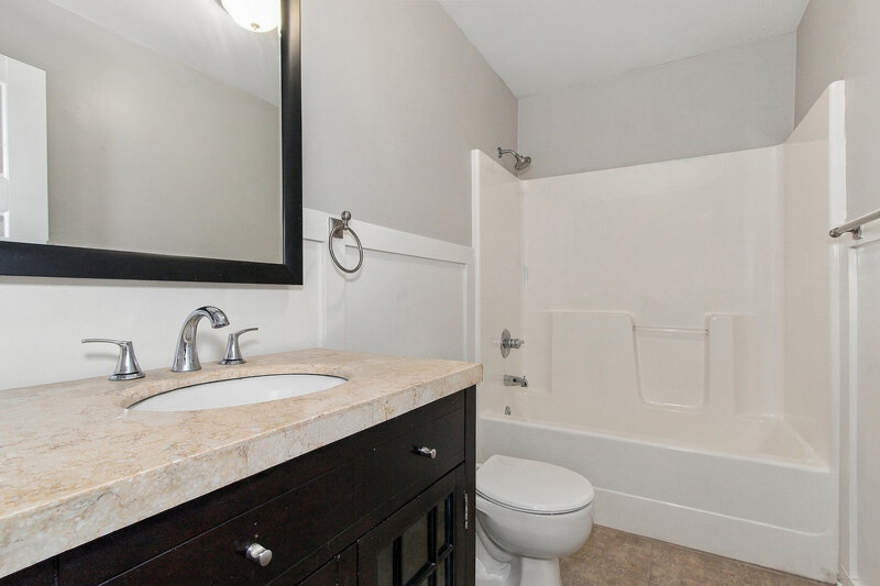 1,570/Mo, 141 Stonebriar Dr Calera, AL 35040 Bathroom View