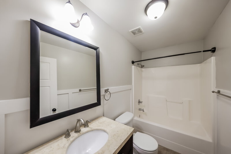 1,810/Mo, 141 Stonebriar Dr Calera, AL 35040 Bathroom View