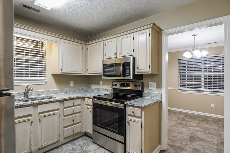 1,645/Mo, 144 Carriage Dr Maylene, AL 35114 Kitchen View 2