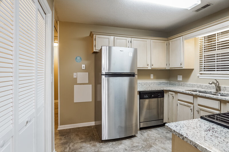 1,645/Mo, 144 Carriage Dr Maylene, AL 35114 Kitchen View 3