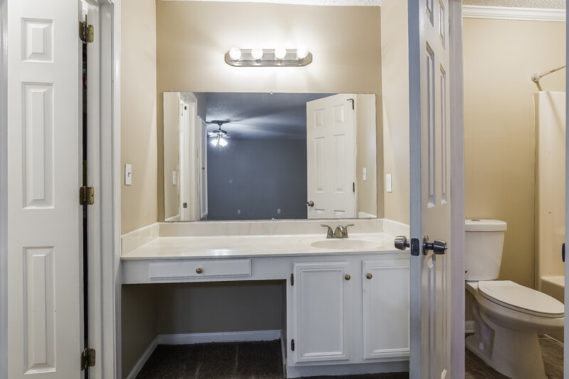 1,645/Mo, 144 Carriage Dr Maylene, AL 35114 Main Bathroom View