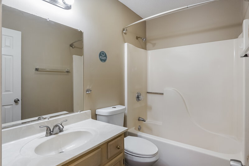 1,645/Mo, 144 Carriage Dr Maylene, AL 35114 Bathroom View