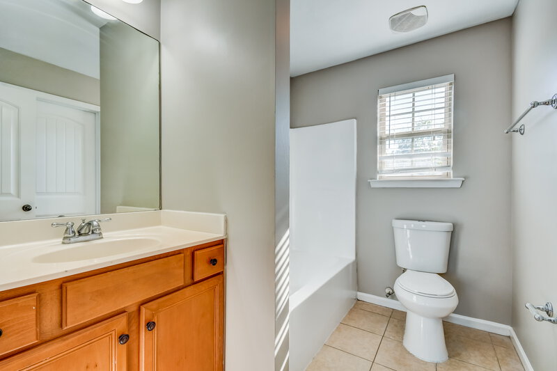 1,390/Mo, 328 Union Station Way Calera, AL 35040 Main Bathroom View