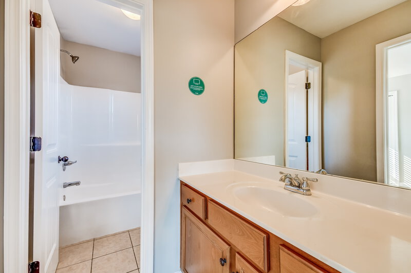 1,390/Mo, 328 Union Station Way Calera, AL 35040 Bathroom View 2