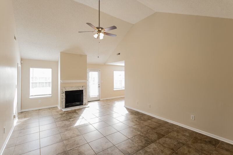 1,685/Mo, 5206 Gayle Ln Bessemer, AL 35023 Living Room View 2