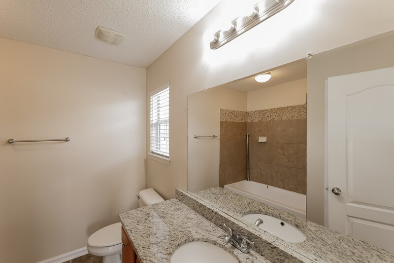 1,685/Mo, 5206 Gayle Ln Bessemer, AL 35023 Main Bathroom View