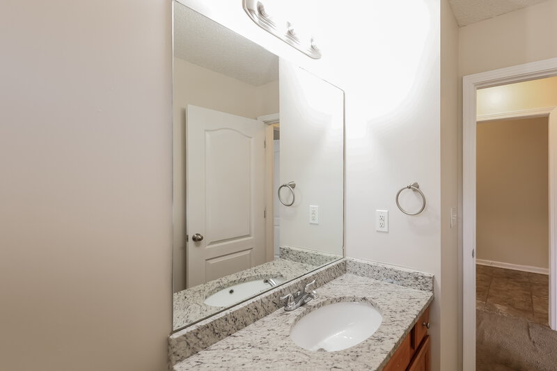 1,685/Mo, 5206 Gayle Ln Bessemer, AL 35023 Bathroom View 2
